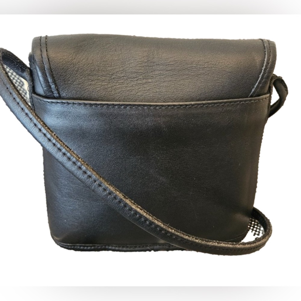 😊SOLD😊 Coach Vintage Tango Flap Black Leather with Nickel Hardware - Picture 4 of 13